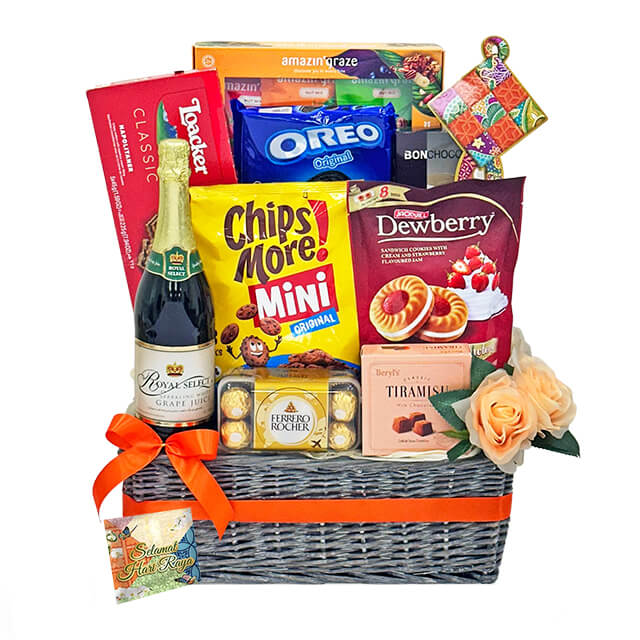 Raya Splendour Gift Basket