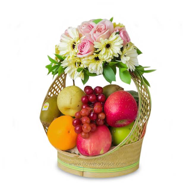 Fresh flower and fruit basket for flower delivery in Singapore, featuring pink roses and assorted fruits