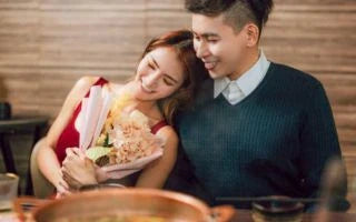 What Flowers to Send Your Girlfriend & Why : A Comprehensive Singapore Guide