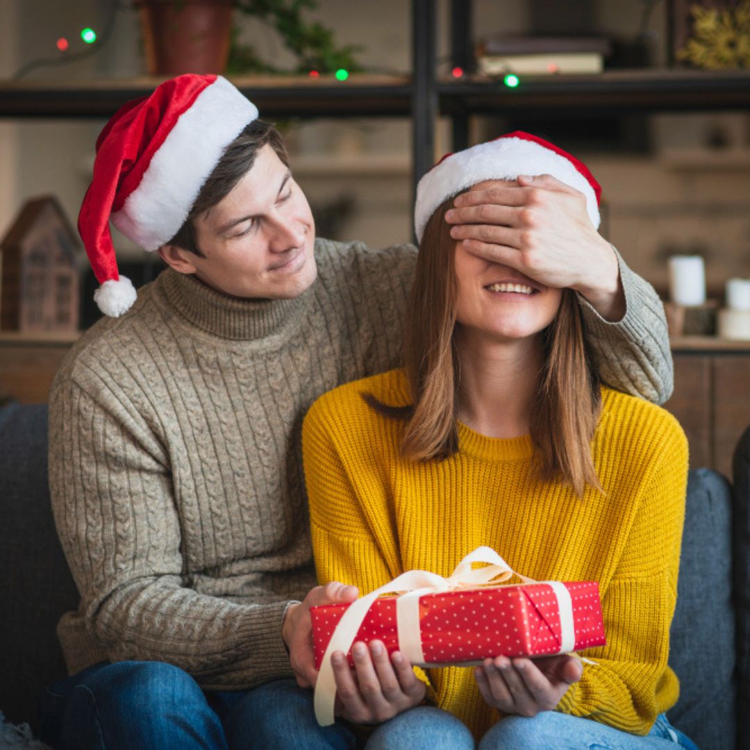 5 Best Christmas Gifts for Girlfriend Based on Personality