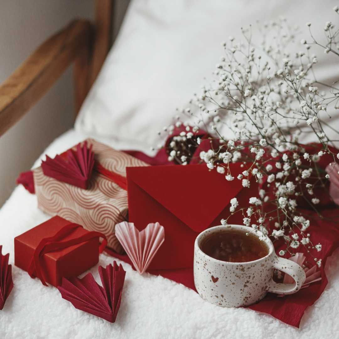 Send Flowers with Valentine Day Flower Delivery for LDR Couple