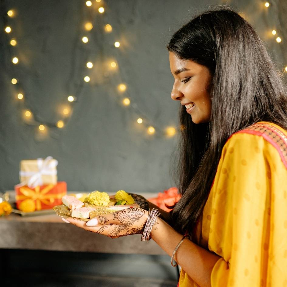 Top 3 Flower Arrangement & Deepavali Hampers for Gift Giving