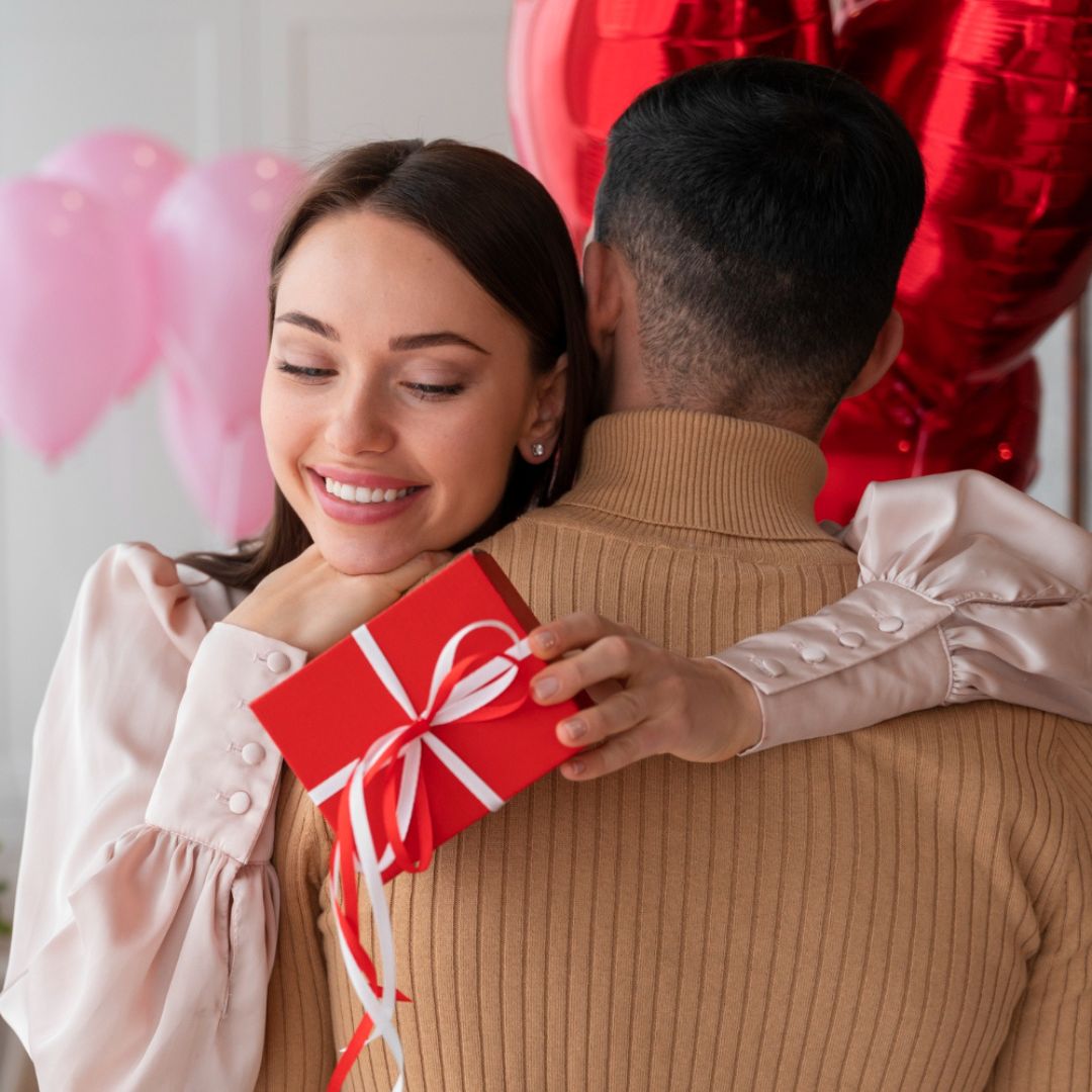 5 Best Valentine's Day Gifts for Your Girlfriend to Win Her Heart