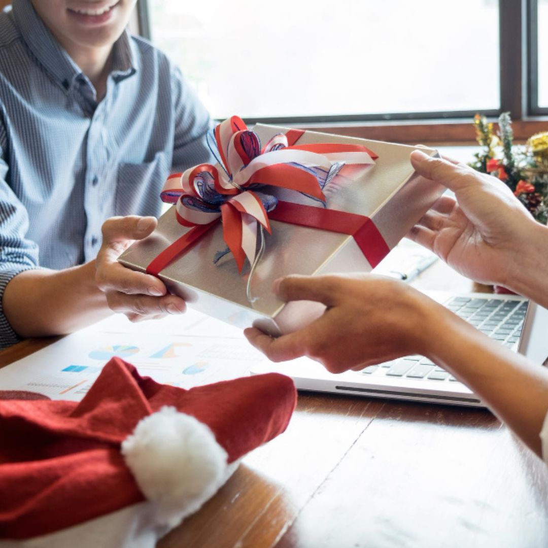 How to Personalise Christmas Corporate Gifts Based on Client Relationship Levels