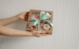 Exploring the World of Gift Hampers: Flowers, Chocolates, and More
