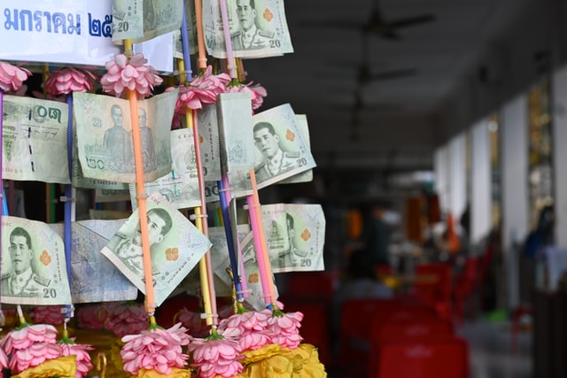 Star of the show: Money pulling cake