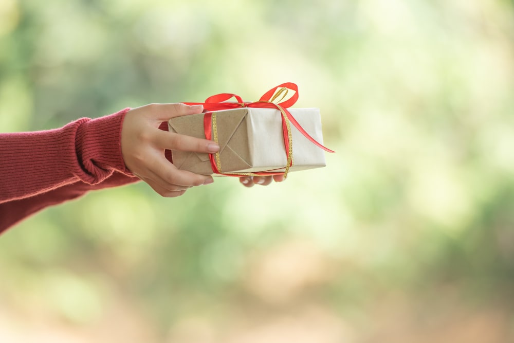 15 Personalized Anniversary Gift That Your Partner or Friends Would Love