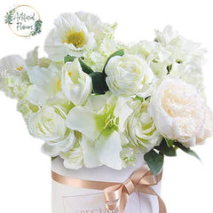 Elegant white flower bouquet in a hat box with satin ribbon for flower delivery