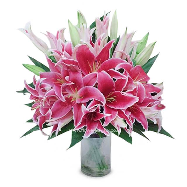 Pink lily bouquet in clear glass vase, perfect for flower delivery in Singapore