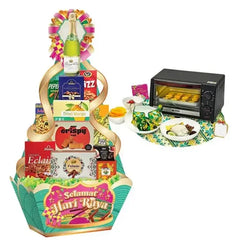 Hari Raya gift hamper with assorted snacks, festive treats and floral bouquet, ideal for flower delivery.